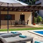 Casa Bastiani With Pool And Grill In Buje