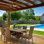 Villa Casa Bastiani With Pool And Grill In Buje