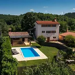 Villa Casa Bastiani With Pool And Grill In Buje