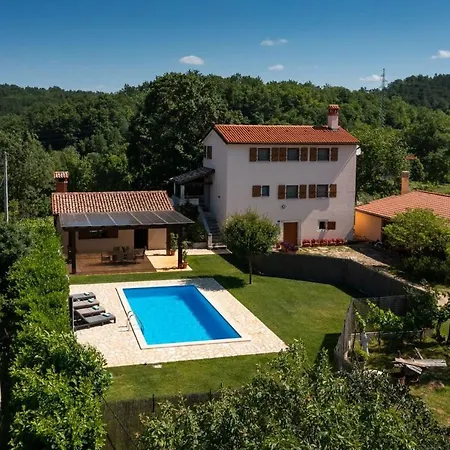 Villa Casa Bastiani With Pool And Grill In Buje