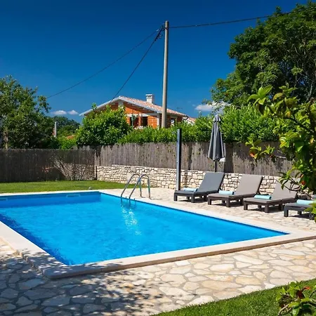Casa Bastiani With Pool And Grill In Willa Buje