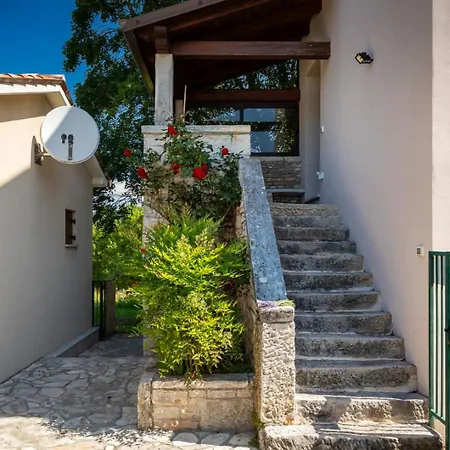 Casa Bastiani With Pool And Grill In Buje