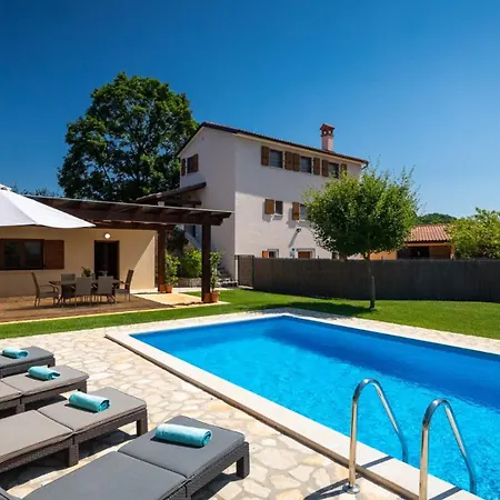 Casa Bastiani With Pool And Grill In Villa