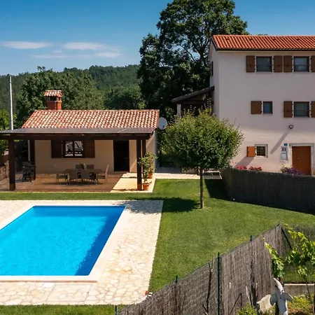 Casa Bastiani With Pool And Grill In Buje