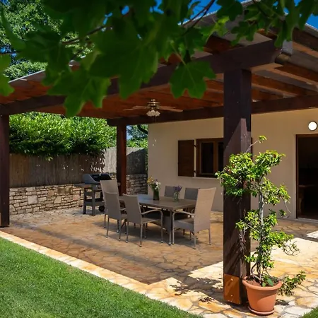 Casa Bastiani With Pool And Grill In * Buje