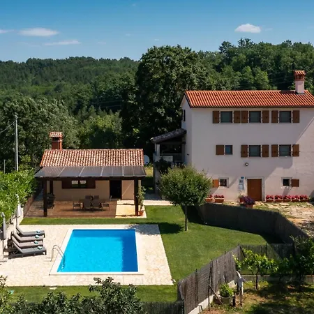 Willa Casa Bastiani With Pool And Grill In Buje