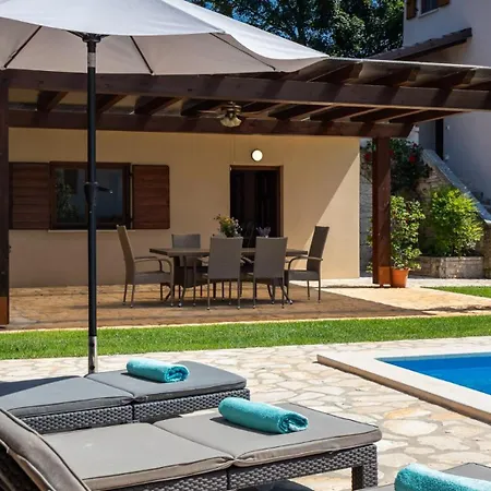 Casa Bastiani With Pool And Grill In Buje