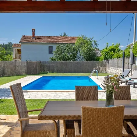 Willa Casa Bastiani With Pool And Grill In Buje