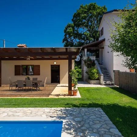 Casa Bastiani With Pool And Grill In Buje