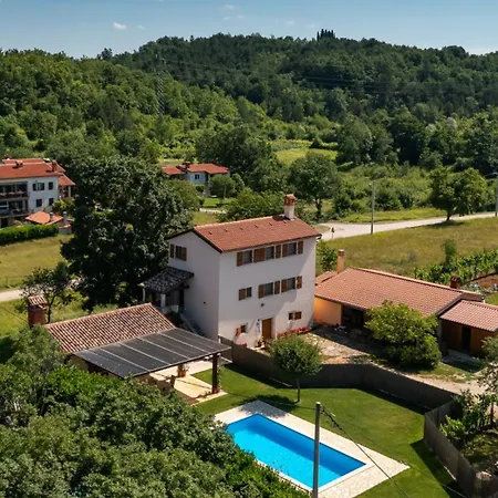 Casa Bastiani With Pool And Grill In * Buje