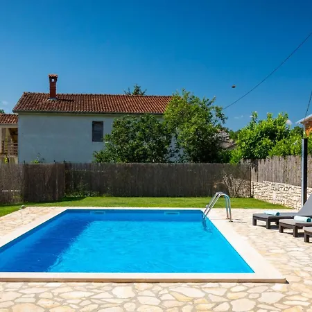 Villa Casa Bastiani With Pool And Grill In