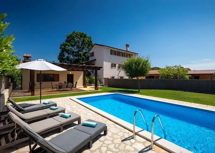 Casa Bastiani With Pool And Grill In Willa *