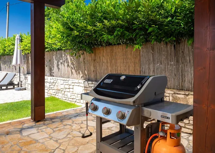 Casa Bastiani With Pool And Grill In Willa Buje