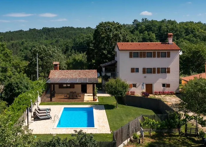 Willa Casa Bastiani With Pool And Grill In Buje