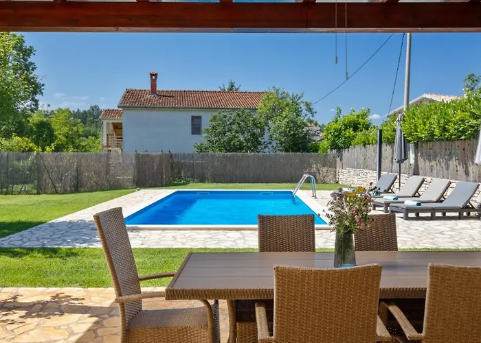 Willa Casa Bastiani With Pool And Grill In Buje